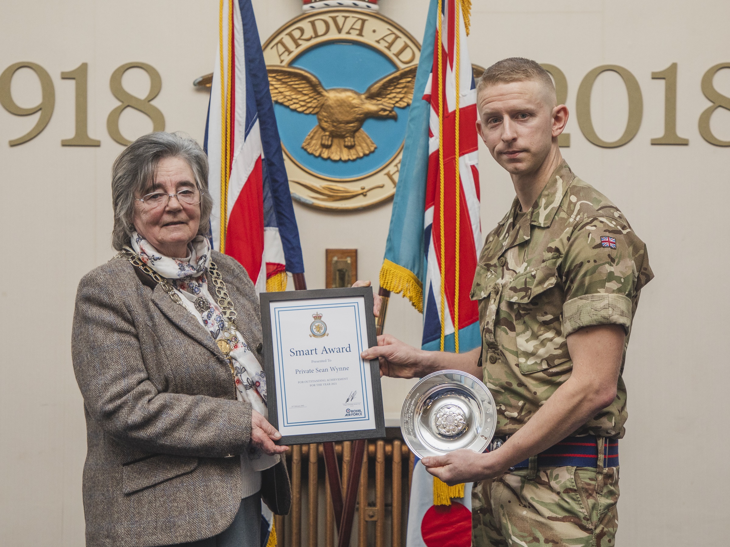 Private Sean Wynne accepts the Smart Award from the Mayor of Stamford, Councillor Gloria Johnson